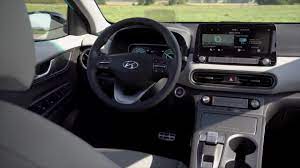 Erleben sie smarte technik, innovative assistenzsysteme und modernste konnektivität auf eine umweltfreundliche art und weise. Der Neue Hyundai Kona Elektro Modernisierter Innenraum Mit Digitalem Cockpit Youtube