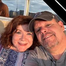 Fox News hosts Sean Hannity and Ainsley Earhardt can't help but make some  news with their relationship.