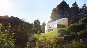 Beim haus gibt es große unterschiede zwischen´modernisierung´ (kann teuer werden, neue leitungen , dämmung usw.) und renovierung. Wohnen In Schraglage Haus Am Hang Panorama Esslinger Zeitung