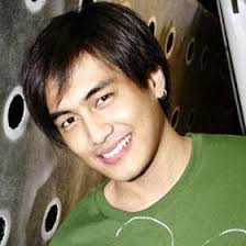 Rainier Castillo, 6 na buwan nang nakatengga at walang proyekto  http://www.pinoyparazzi.com/rainier-castillo -6-na-buwan-nang-nakatengga-at-walang-proyekto/