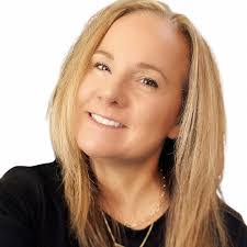 Lori Lund's Instagram, Twitter & Facebook