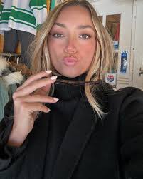 Holly Crystal ✨ (@hollycrystal_) • Instagram photos and videos