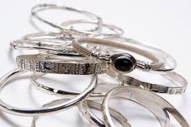 Sterling wiederum leitet sich etymologisch von. Sterling Silber Pflegen Reinigen Zalando Lounge Magazine