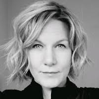 Karen Kaster's Instagram, Twitter & Facebook