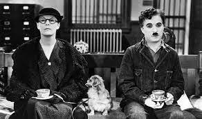 A mensagem do filme tempos modernos é um pouco obscura, mas creio que ela retrata os problemas causados pela pressão que cada pessoa sobre nas organizações. Tempos Modernos Papo De Cinema