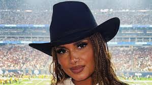 FOX Sports Host Joy Taylor in Two-Piece Workout Gear is "Training"