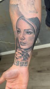 Fun stuff! Let me know if you want to book a portrait or any realism piece!  Hit up the email or shoot me an email! Thank you for looking!  #art#pnw#art#arte#customtattoos#tats#tattoo#snohomish#marysvil...