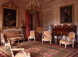Le Chateau De Parentignat Baptise Le Petit Versailles D Auvergne Par Henri Pourrat Est Un Passage Ob Interieur Classique Salon Classique Decoration Interieure