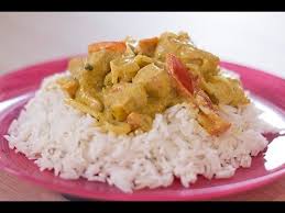 Coupez Le Poulet En Morceaux Dans Un Saladier Mettre Le Poulet 1 Cuillere D Huile D Olive Poulet Curry Poulet Au Curry Indien Recettes De Cuisine