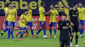 Dù vẫn còn đó trận lượt về song với cách biệt tỷ số quá lớn, thầy trò hlv koeman tự hiểu cơ hội đi tiếp tại mặt trận châu lục đã chấm hết. Sadis Cadiz Sudah Kalahkan Madrid Dan Barcelona