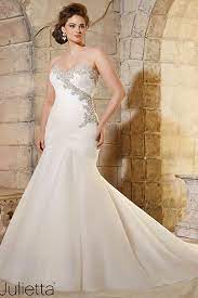 25 Wedding Dresses That Are Perfect For Curvy Brides Plus Size Wedding Gowns Bridal Wedding Dresses Wedding Dresses Plus Size