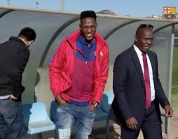 Yerry mina's height and weight. Yerry Mina Barcelona Signing Towers Over Lionel Messi In Training Football Sport Express Co Uk