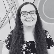 Averil Smith's Instagram, Twitter & Facebook