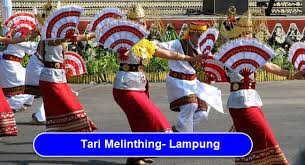 Keunikannya terletak dari properti tarian yang digunakannya, yaitu piring. Properti Tari Beberapa Tari Daerah Di Indonsia Mikirbae Com