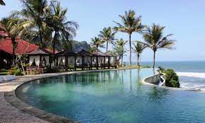 Dan jangan lewatkan pantai selatan jogja yang berselimut misteri, tapi juga memiliki panorama alam menakjubkan. 15 Resort Di Jogja Rp 297 695 Dekat Pantai Malioboro Yang Bagus Dengan Private Pool Untuk Honeymoon Terbaik Murah Jejakpiknik Com