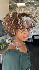 When you’re one of Gods favorite and you were born with a money peice/skunk  strip🤗