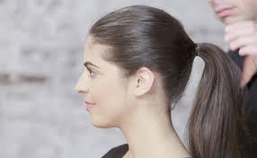 تسريحة شعر زوجتي على شكل ذيل حصان