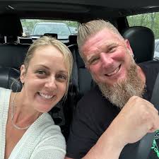 🚨New East Hartford Scoop!🚨 🎉Shah's Halal is planning a new location at  School Street Square in East Hartford! 👉The restaurant serves a wide  variety of food including gyros, platters, falafel, burgers, wings,