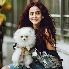 Repair your damaged hair and nourish it with the aid of advanced hair oil formulae and products at alibaba.com. Cleopatra Zarnish Khan Is A True Poser Reviewit Pk
