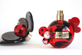 Marc jacobs is debuting a new perfume, called dot in a cute ladybug bottle, in july 2012 for the us and in august internationally. Thenotice Marc Jacobs Releases Another Fragrance And It S Right On The Dot Marc Jacobs Dot Eau De Parfum Review Photos Thenotice