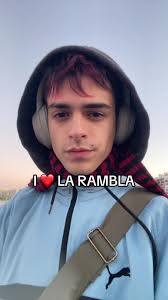 Todo sobre Lola Bredly y el vestido azul