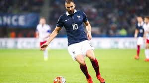 Elle porte un regard transversal sur les jeux de matières et textures utilisés dans le design et l'architecture actuel. Ils Ont Porte Le Numero 10 Chez Les Bleus Cnews