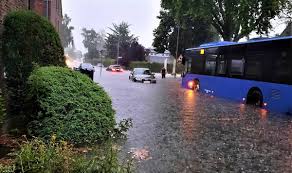 Alle tools um bei blitz, donner und sturm sicher zu sein. Unwetter In Krefeld Anwohner Berichten Von Wassermassen