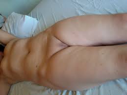 Mulher madura em fotos caseiras pelada mostrando a xota