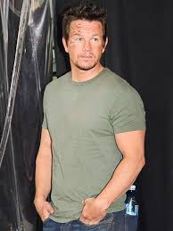 Mark Wahlberg Looks Rough And Scruffed But Ready For Action On The Set Of His New Movie Transformers A I Love Your Face Actor Mark Wahlberg Mark Wahlberg