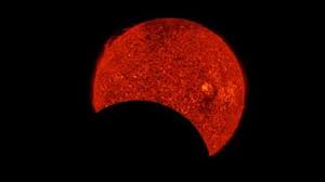 Esto ocurre cuando el sol, la luna y la tierra están alineados. Video El Primer Eclipse Solar Parcial Del Ano Se Produce En Japon Rt