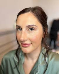 Sarah Poulton's Instagram, Twitter & Facebook