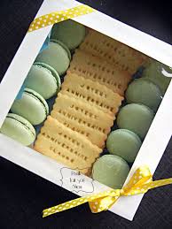 Coffrets Biscuits Personnalises Macarons Ou Meringues Prunille Fait Son Show Biscuit Personnalise Macaron Coffrets