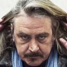 Diepmenselijke roman" van Murat Isik wint verrassend Libris Literatuurprijs 