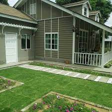 English ivy adalah salah satu tanaman yang cocok berada di dalam ruangan. Rumah English Style Desainrumahid Com