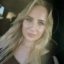 Nicole Speelman's Instagram, Twitter & Facebook