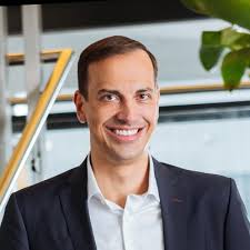 Once every quarter, we have the opportunity to join our Managing Director  Roland Lechner for lunch.