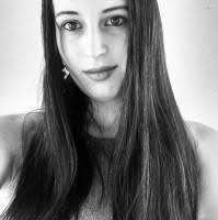 50+ perfiles de «Larissa Wolf»