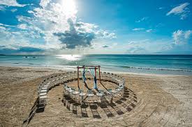 Since 2010 ideal i do's has made over 1000 brides and grooms beautiful beach weddings. 30 Things To Consider Planning A Beach Wedding Beaches