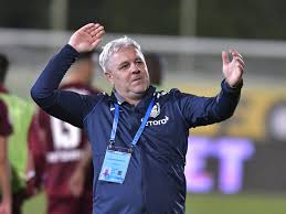 Sumudica ve takımı yine kaybetti. Cornel Dinu L A DesfiinÅ£at Pe Marius SumudicÄƒ Ochiul Stang Al Lui Piaza Rea Spre DaunÄƒ TotalÄƒ Exclusiv