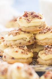 A luscious caramel filling joins pairs of rich shortbread treats. Butter Pecan Amish Sugar Cookies The Gold Lining Girl