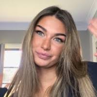 Ella Clifton's Instagram, Twitter & Facebook