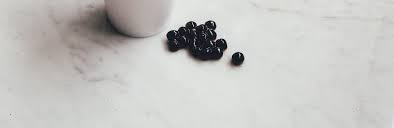 Yes, it does because it's usually made with green or black tea, both of which contain caffeine. Are Yummy Tapioca Pearls Gluten Free Talk Boba