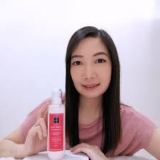 REVIEW SCARLETT WHITENING HAPPY BODY SERUM