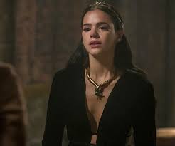 Deus salve o rei 2018 reblog. Bruna Marquezine Princess Catarina In Deus Salve O Rei 2018 Female Character Inspiration Character Inspiration Fantasy Fashion