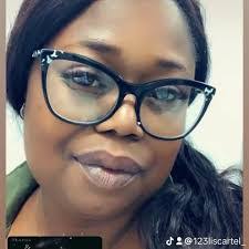 Melissa Peters's Instagram, Twitter & Facebook