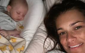 La famiglia allargata non fa per me alena seredova torna a parlare del suo ex marito gigi buffon , oggi felice al fianco di ilaria d'amico. Alena Seredova E Il Dolce Scatto Con Vivienne Charlotte Su Instagram