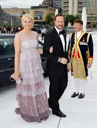 Elle a épousé haakon de norvège le 25 août 2001 à oslo. 2001 Mette Marit Verdient Respect En Sympathie Van Noren Royal Weddings Royalblog Nl
