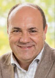 Nous offrons nos plus sincères condoléances aux membres de la famille et  amis précieux de M.Yvon Laramée Que les merveilleux souvenirs impérissables  d'amour et de joie que vous avez de celui-ci vous