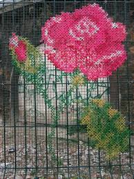 I Love The Idea Of Large Scale Art Pieces To Connect With The Collection In A Unique Way Giant Cross Stitch In Patte Guerilla Knitting Kunstproduktion Kreativ