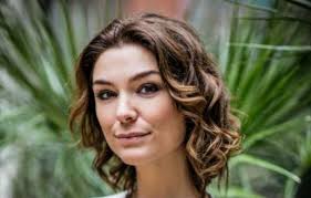 Mijn borsten staan online' belicht evi hanssen in 'help! Evi Hanssen Showbizz 24